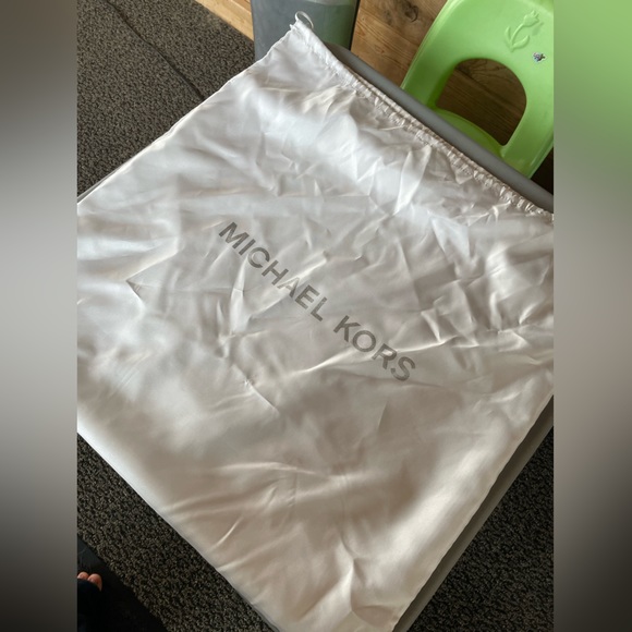 Michael Kors Light Gray Ciara Large Saffiano Leather Satchel - Picture 15 of 16